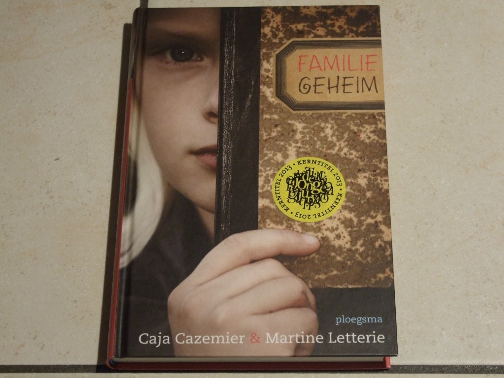 Familiegeheim / Caja Cazemier & Martine Letterie  , Ophalen of Verzenden, Zo goed als nieuw, Fictie