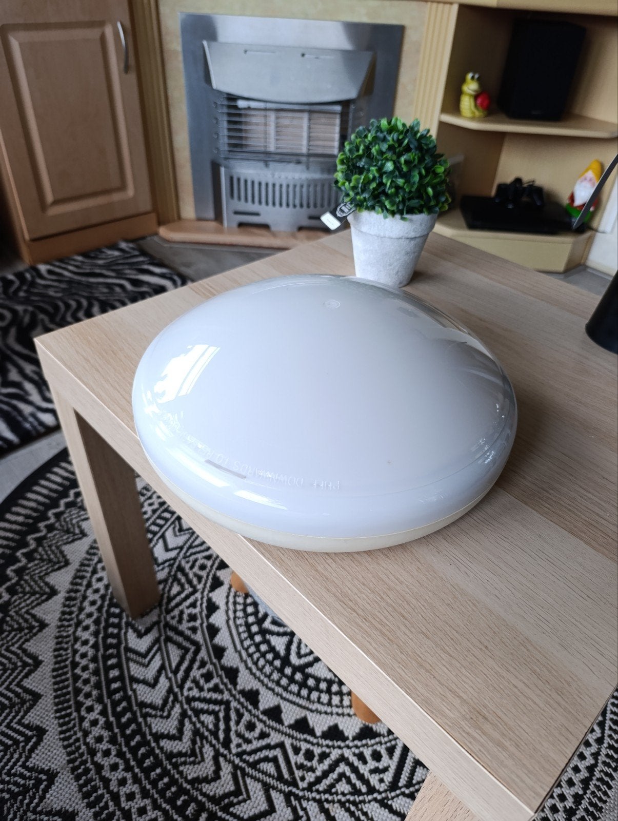 2 orginele stacaravan Plafon lampen, 2 
Diameter 30 cm, Ophalen