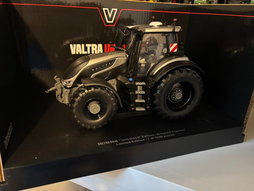 Valtra s416 brushed titanium 1:32, Ophalen of Verzenden, Zo goed als nieuw, Tractor of Landbouw, Overige merken