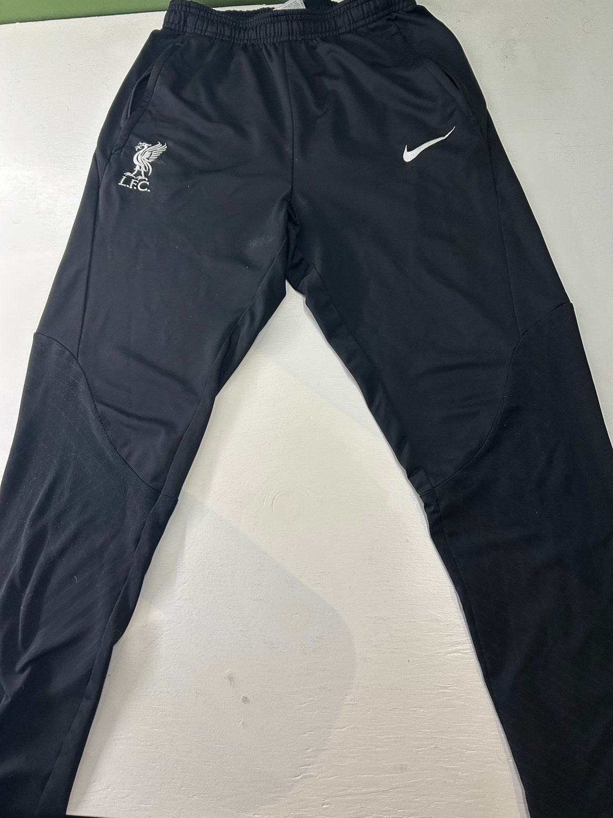 Nike Liverpool Trainingsbroek Zwart Kindermaat 158-170 (XL), Verzenden, Gebruikt, Jongen of Meisje, Broek