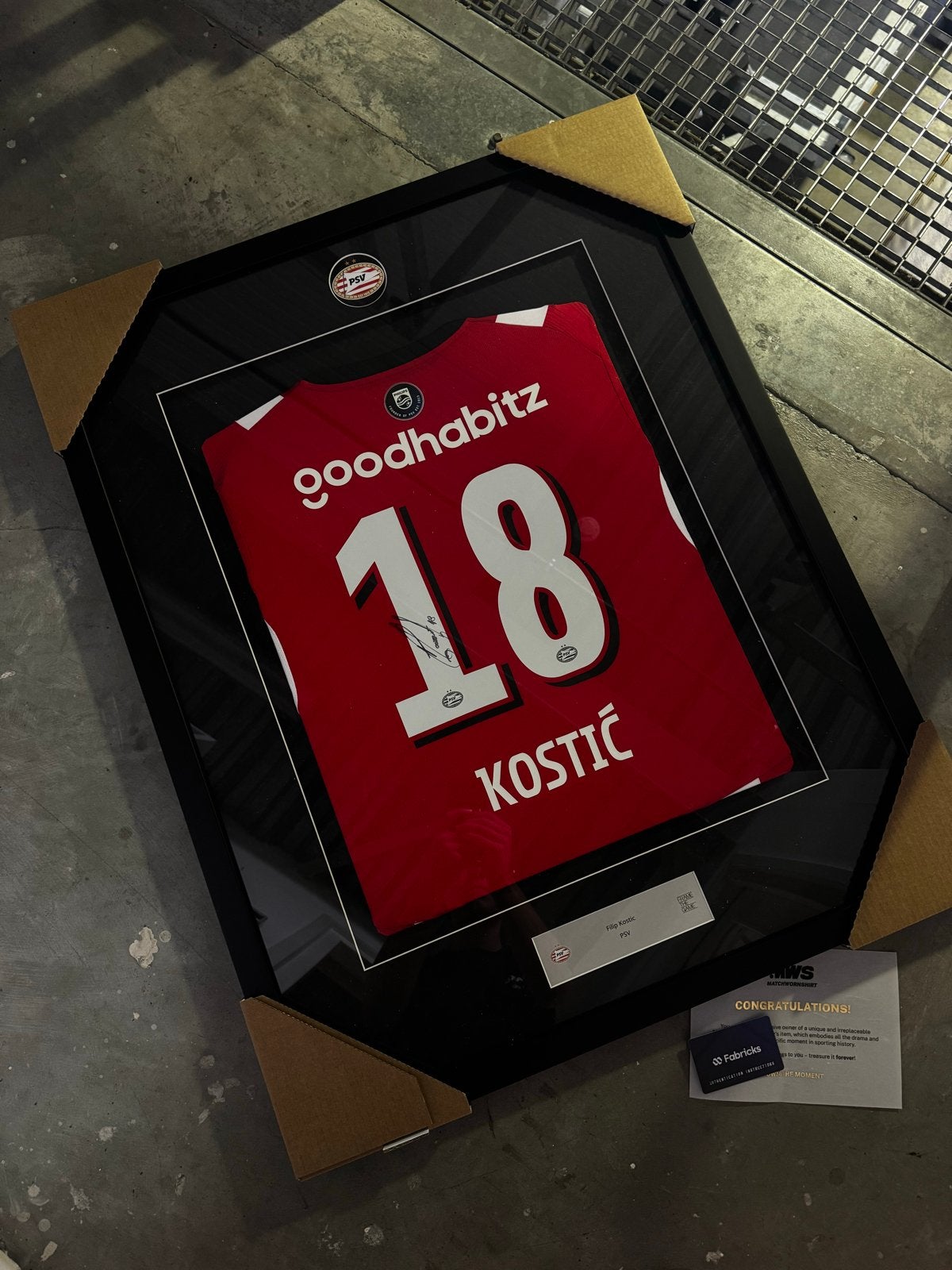 Gesigneerd PSV shirt Filip Kostic ingelijst 2026/2027, Ophalen of Verzenden, Zo goed als nieuw, PSV, Shirt