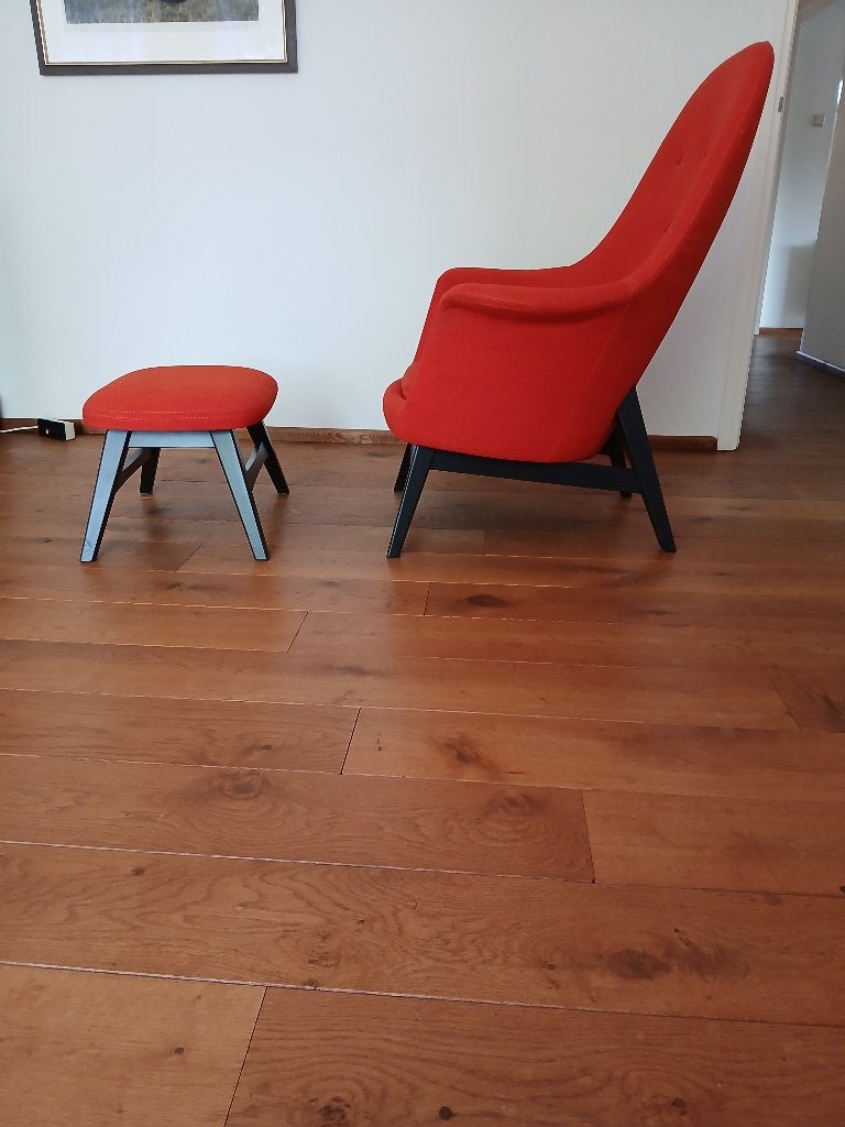 Rode Ikea fauteuil met voetenbank, Huis en Inrichting, Fauteuils, Ophalen, 75 tot 100 cm, Zo goed als nieuw, 75 tot 100 cm
