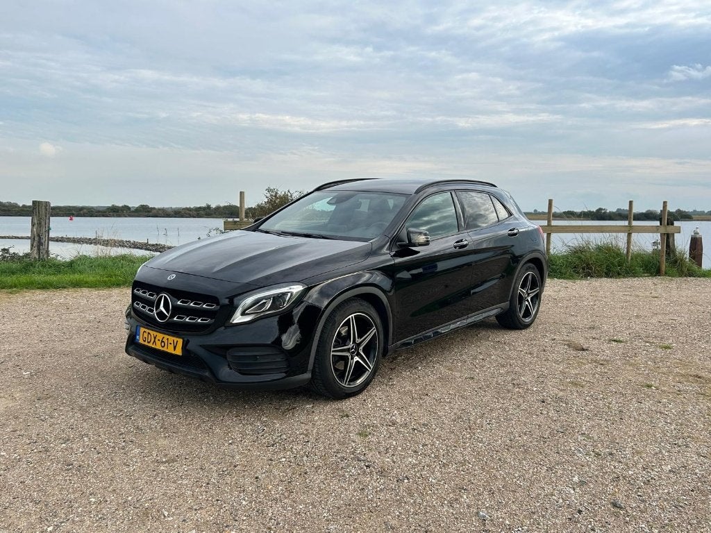 Mercedes-Benz GLA 200 156pk 7G-DCT 2019 Zwart, Auto's, Adaptive Cruise Control, 715 kg, Zwart, 1595 cc