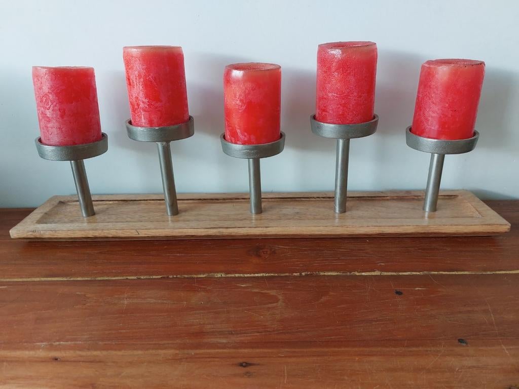 Kandelaars op houten plank, Huis en Inrichting, Woonaccessoires | Kandelaars en Kaarsen, Ophalen of Verzenden, Hout