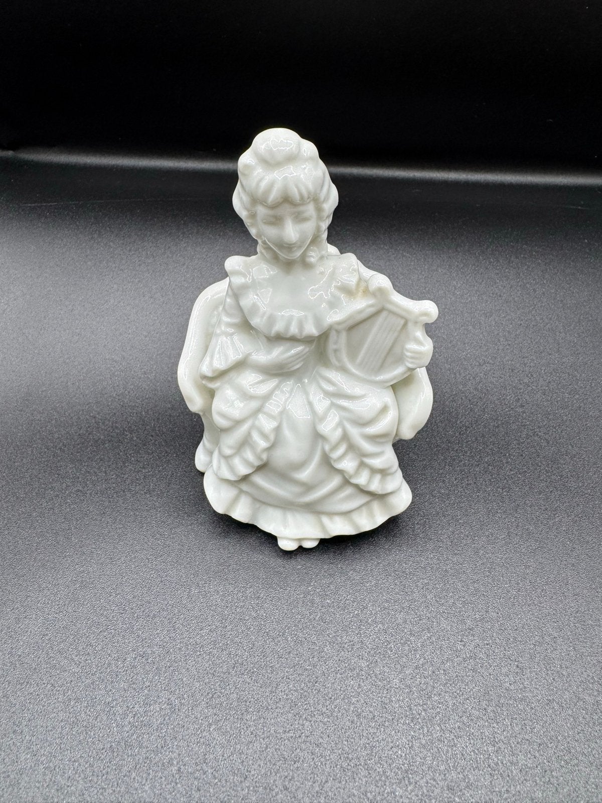 Vintage Porseleinen Beeldje Dame met Harp, Verzenden