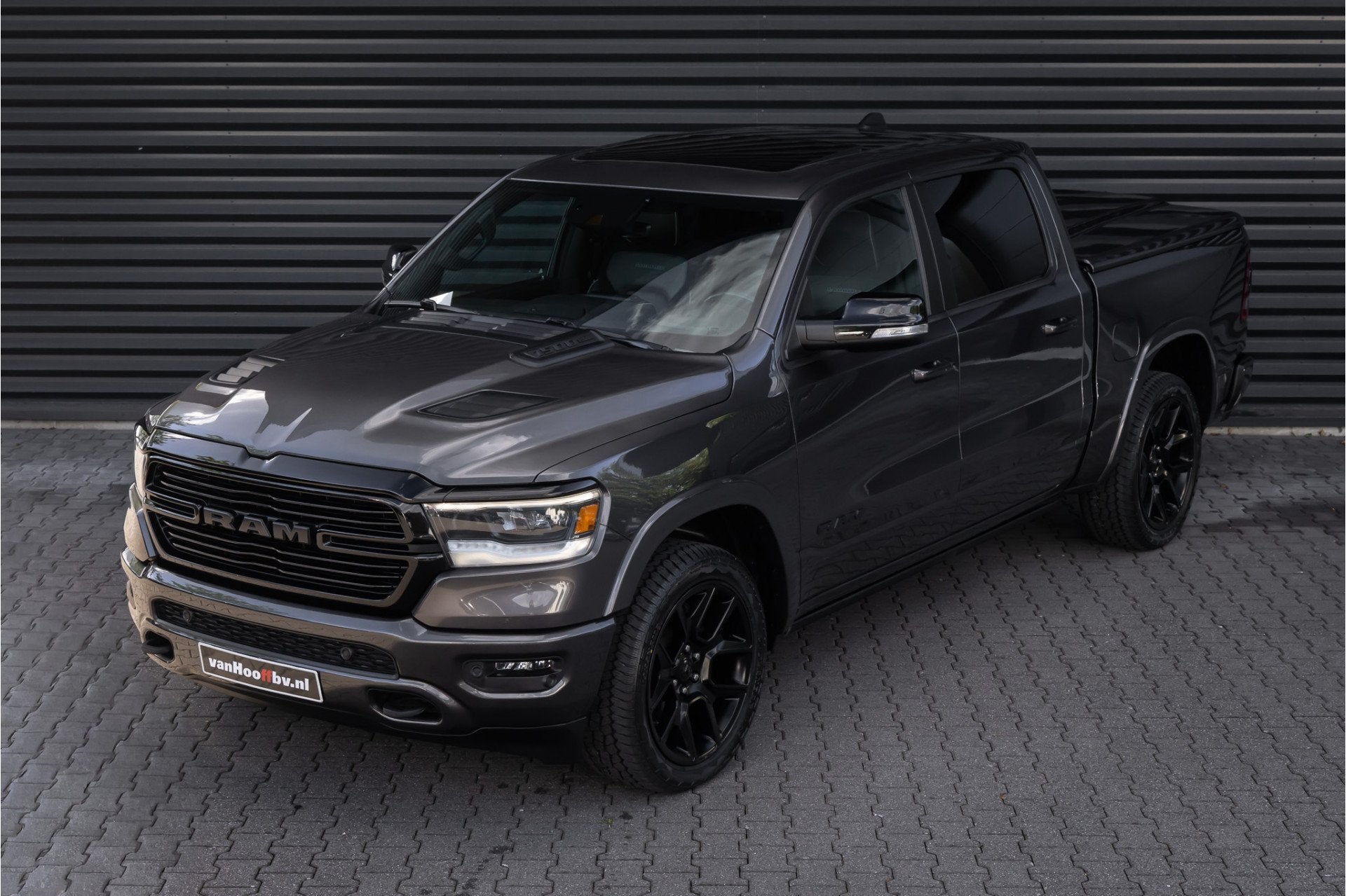 Dodge Ram 1500 5.7 V8 4x4 Crew Cab Laramie Pano - Harman Kar, Gebruikt, 5654 cc, 402 pk, Bedrijf