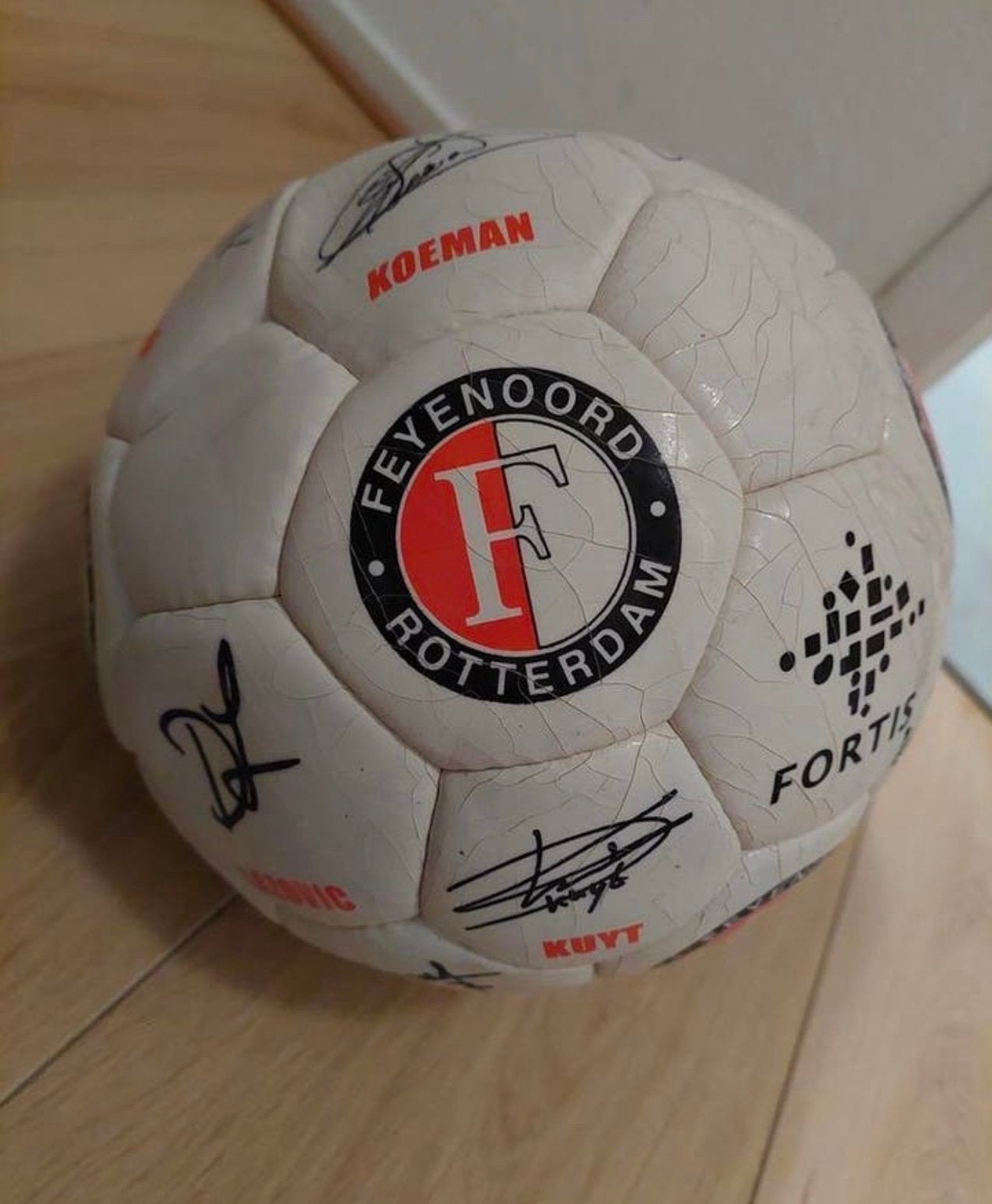 Feyenoord bal met handtekeningen. Koeman, Kuyt, Ono, Kalou, Ophalen of Verzenden, Zo goed als nieuw, Feyenoord