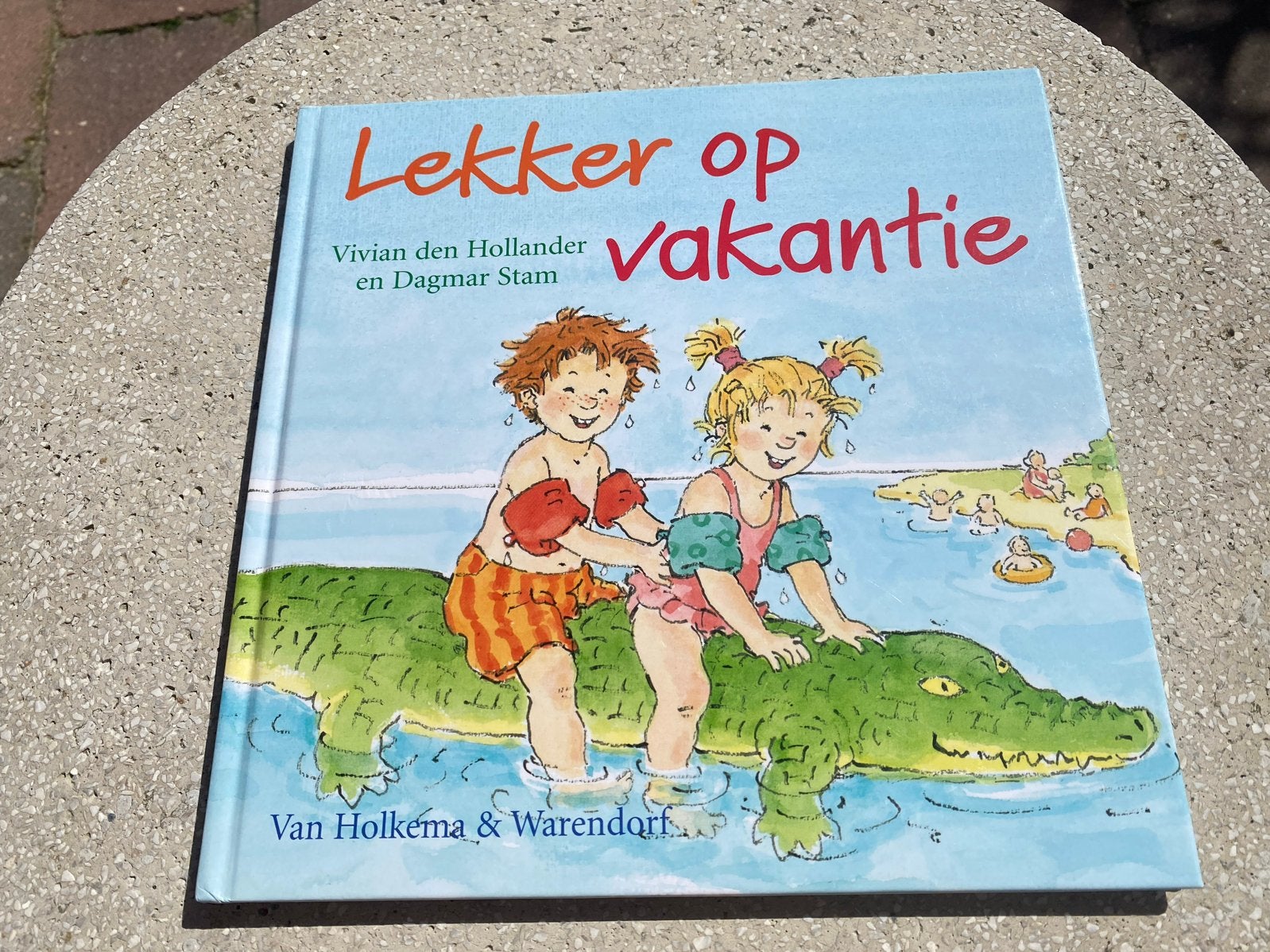 Lekker op vakantie - Vivian den Hollander, Ophalen of Verzenden, Gelezen, 2 tot 3 jaar
