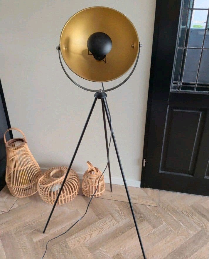 Moderne zwarte vloerlamp met gouden binnenkant, Gebruikt, Modern, Industrieel, Metaal, 150 tot 200 cm