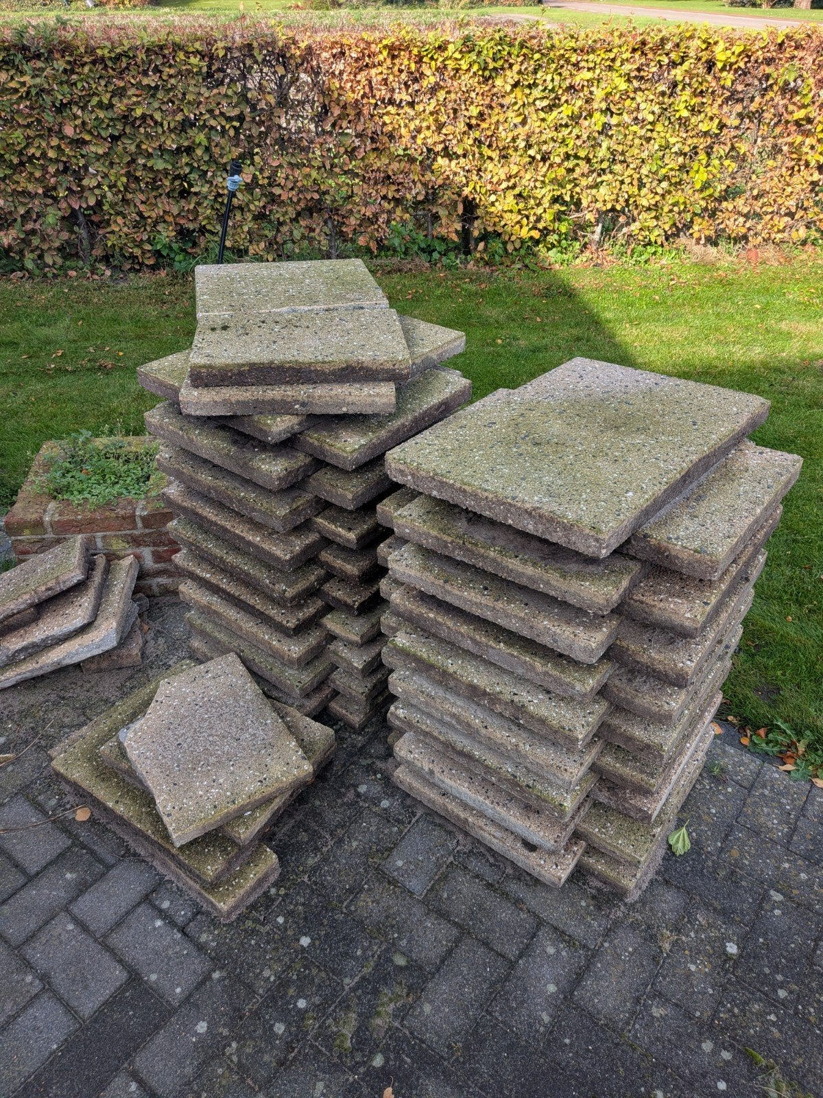 GRATIS 36 gele grindtegels, Ophalen, Gebruikt, Beton, Terrastegels