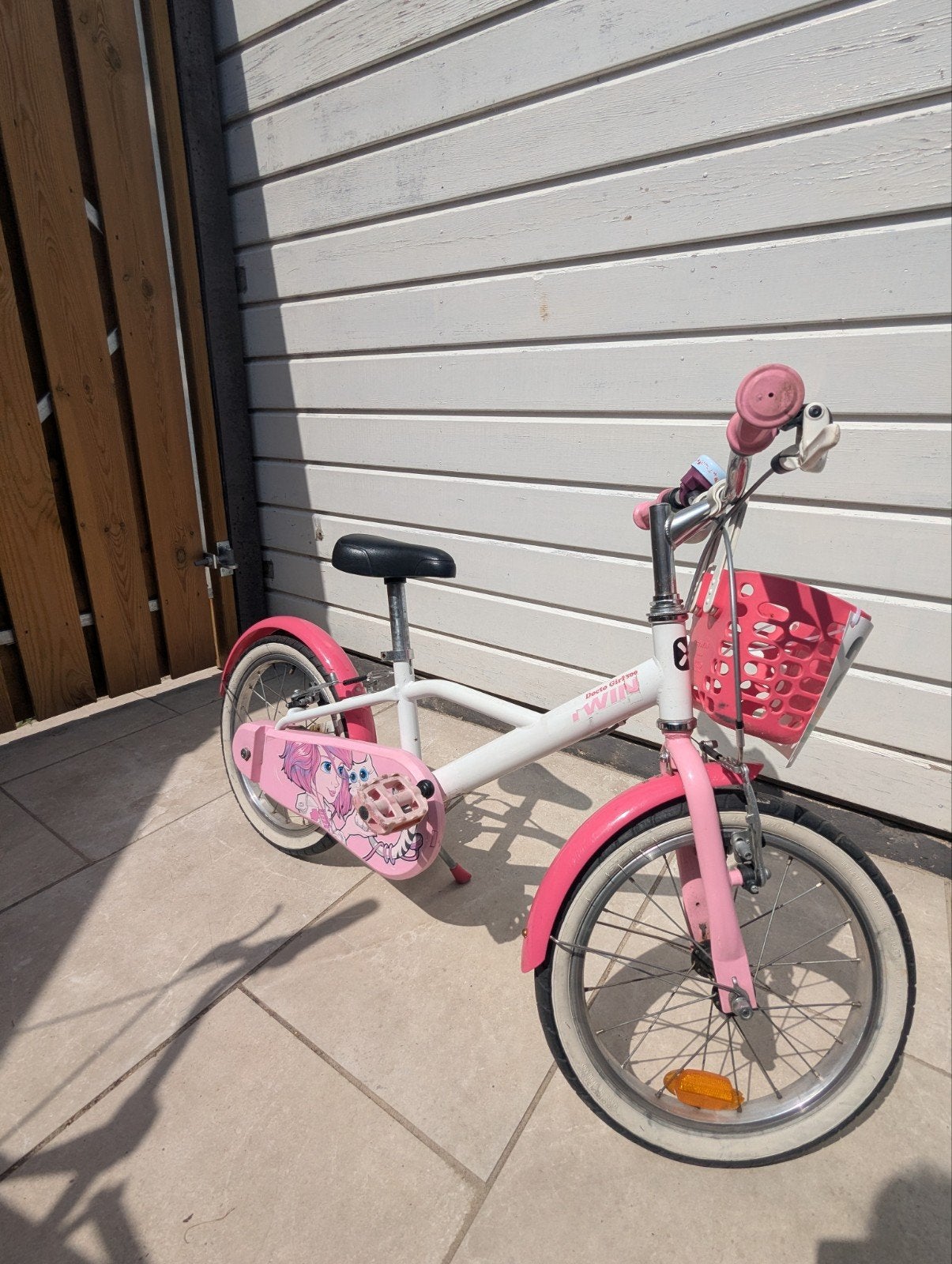 Roze kinderfiets Btwin 16 inch met mandje, Fietsen en Brommers, Fietsen | Kinderfietsjes, Ophalen, Zijwieltjes, Velgrem, Btwin