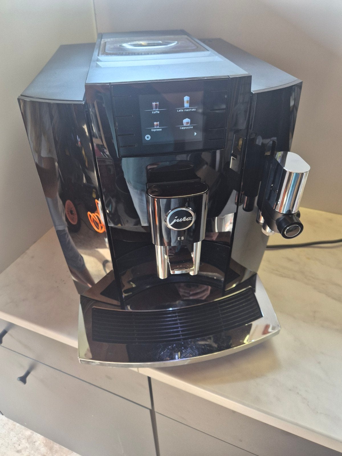 Jura E8 incl servicebeurt en garantie!, 10 kopjes of meer, Ophalen, Refurbished, Koffiemachine