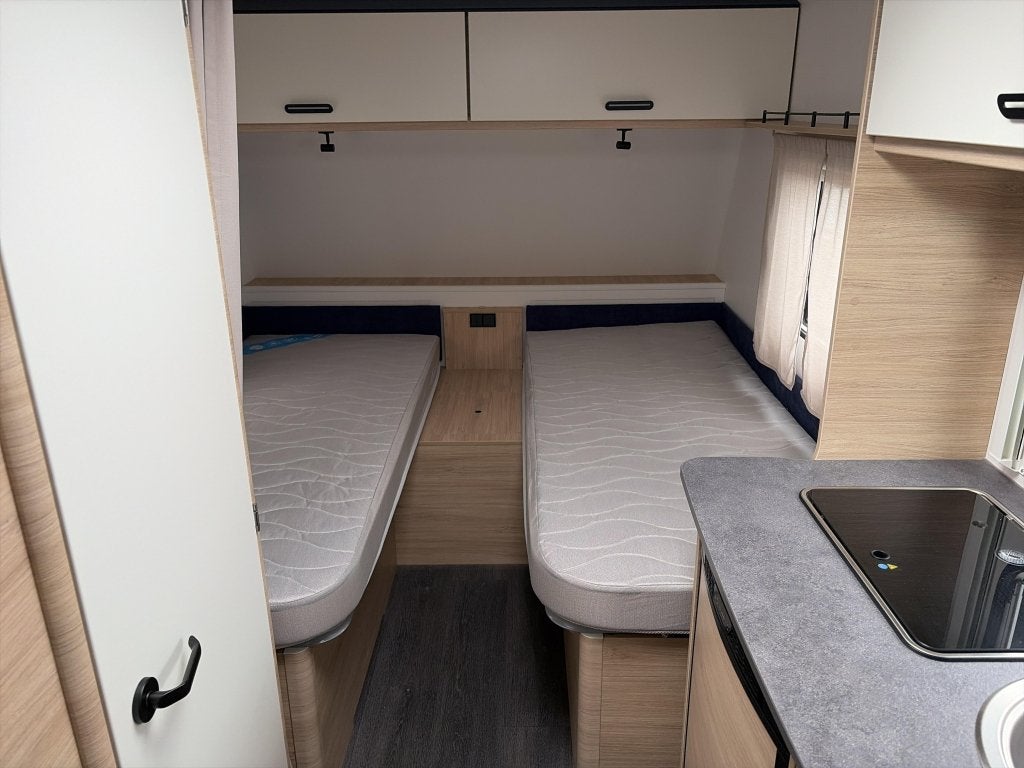 Sterckeman Easy Comfort 470 LJ Unico verona XL, Caravans en Kamperen, Caravans, Standaardzit, Sterckeman, Bedrijf, 2 aparte bedden