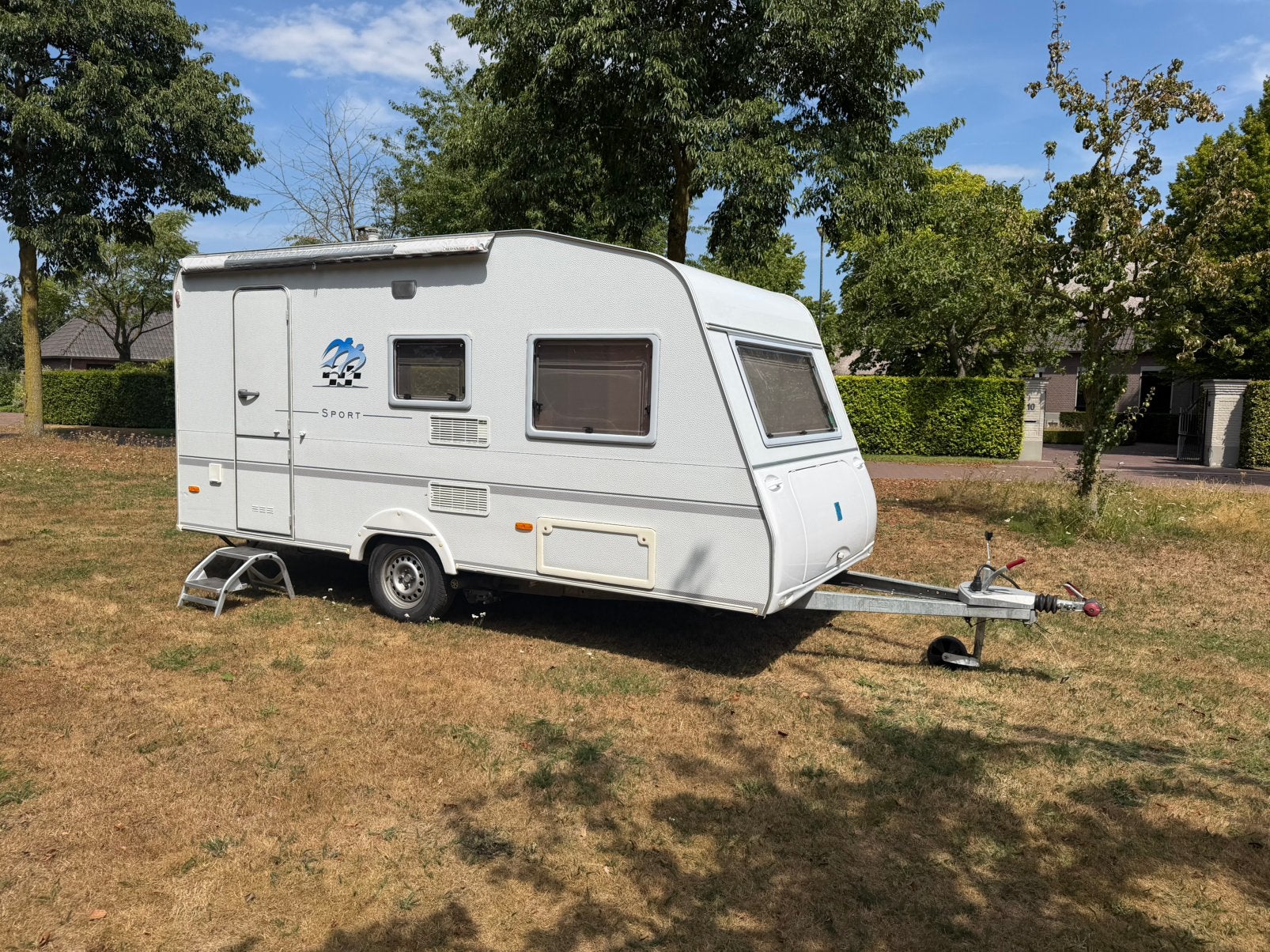 Knaus sport 420 (met Mover), Vast bed, Standaardzit, Bedrijf, 750 - 1000 kg