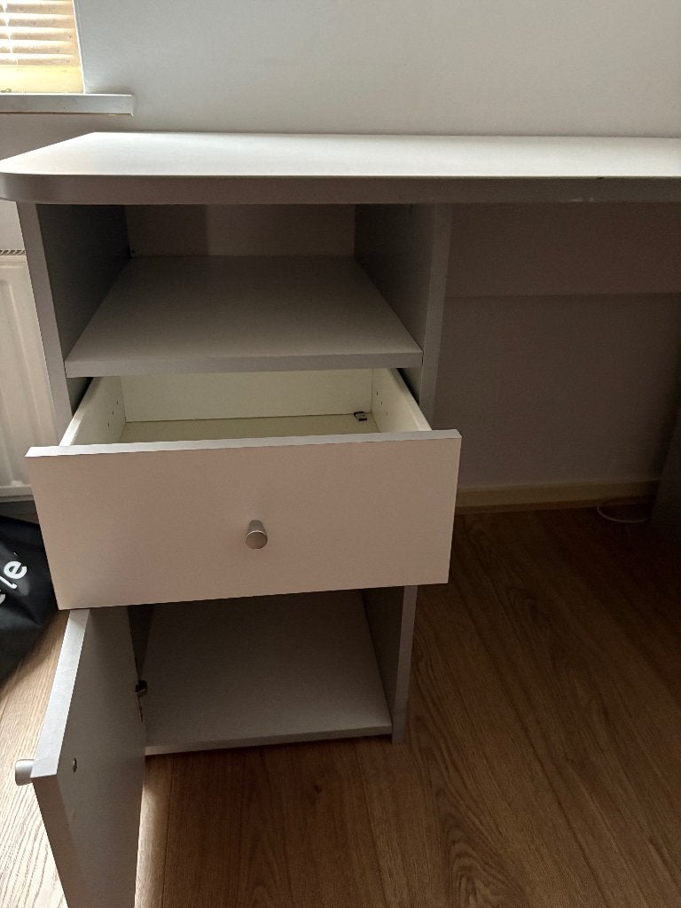 Bureau, Ophalen, Gebruikt, 1 of 2 laden, 50 tot 100 cm