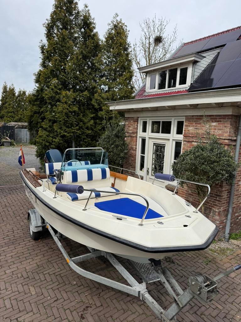 Elan 495 + 90pk Evinrude *ZEER SNEL* dekzeil kussens, Ophalen of Verzenden, Zo goed als nieuw