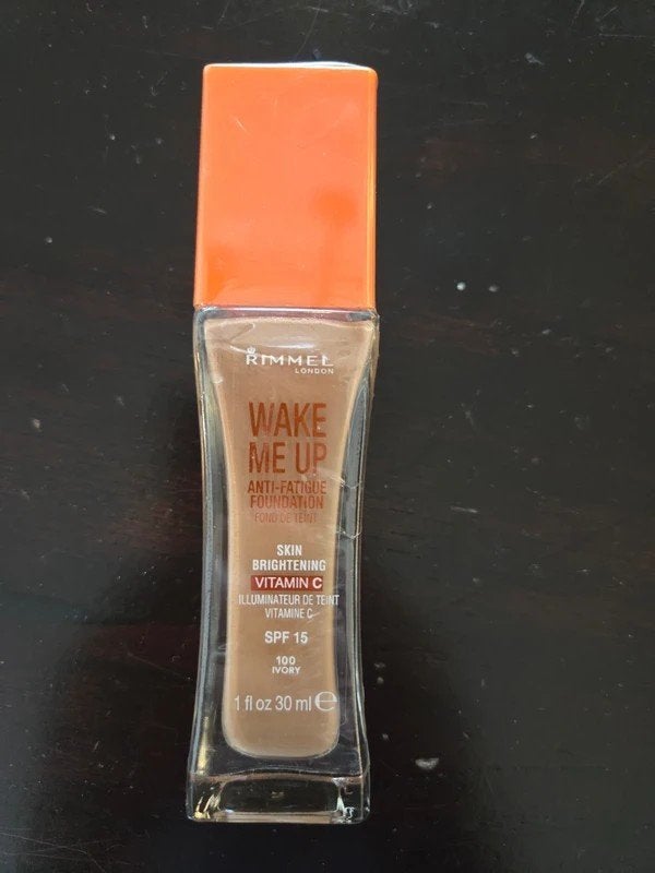 Rimmel Wake Me Up Foundation - 100 Ivory - Geseald, Gehele gezicht, Beige, Nieuw, Ophalen of Verzenden