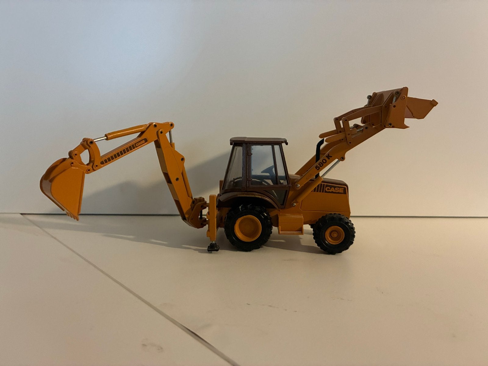 Case 580K Backhoe Loader Model - Gedetailleerd Schaamodel, Ophalen of Verzenden, Zo goed als nieuw, Overige typen, Overige merken