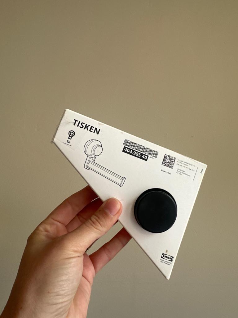 Nieuwe IKEA TISKEN WC rolhouder zwart met zuignap, Ophalen, Nieuw, Kunststof