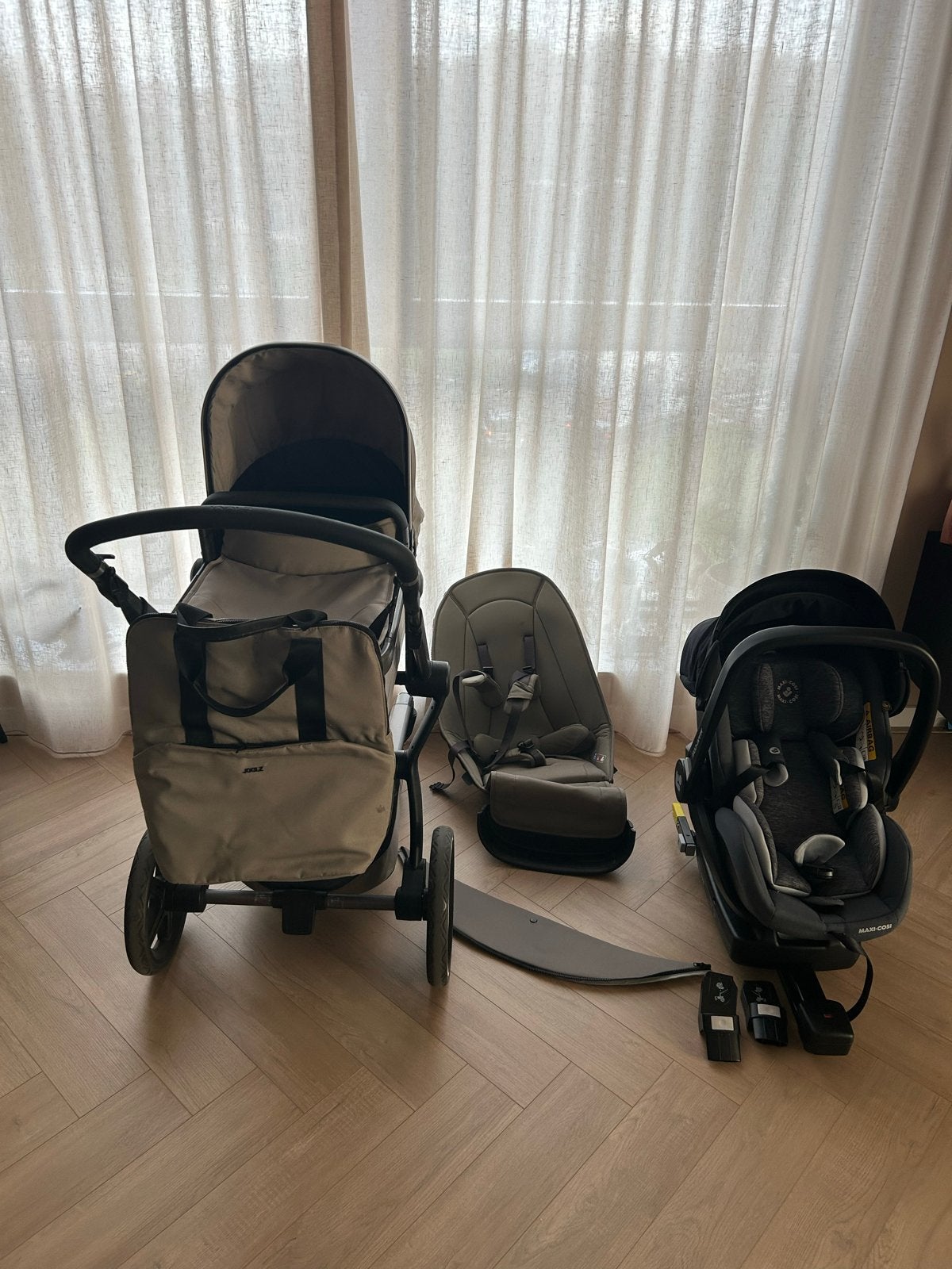 Joolz Day 3 kinderwagen met Maxi-Cosi en Isofix base, Ophalen, Autogordel of Isofix, Zijbescherming, Zo goed als nieuw
