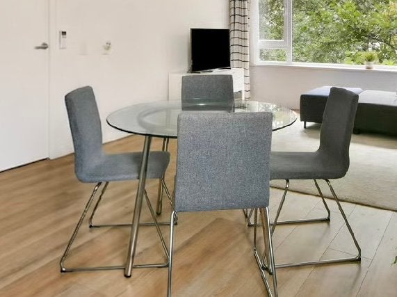Eetkamertafel met stoelen, bank, tv meubel en nog een kast, Ophalen, Zo goed als nieuw, 4 tot 6 stoelen