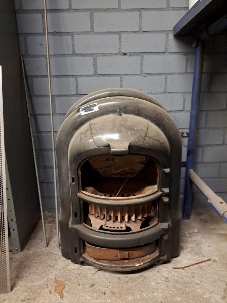 Oude kolenkachel - Zwart, Ophalen, Gebruikt, Vrijstaand, Hout
