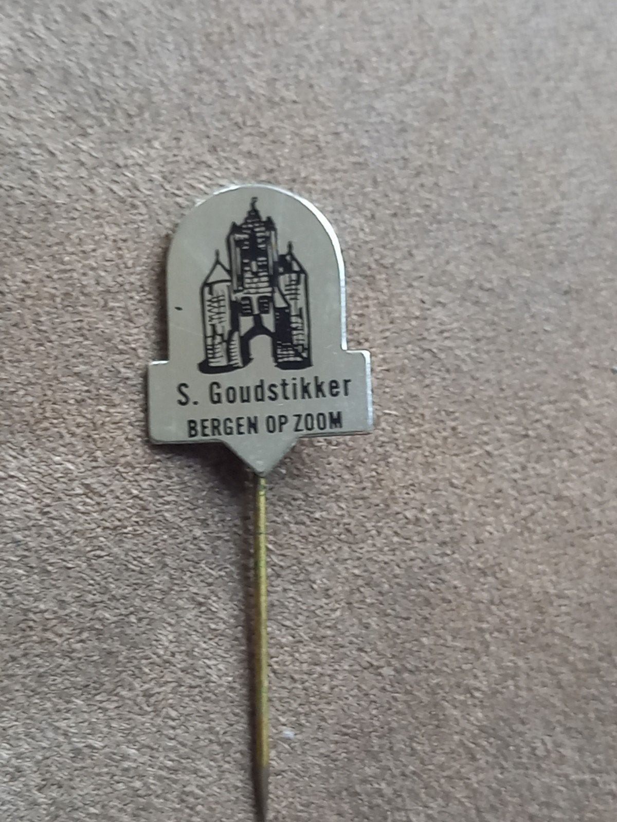 Speldje S. Goudstikker  - Bergen op Zoom, Ophalen of Verzenden, Gebruikt