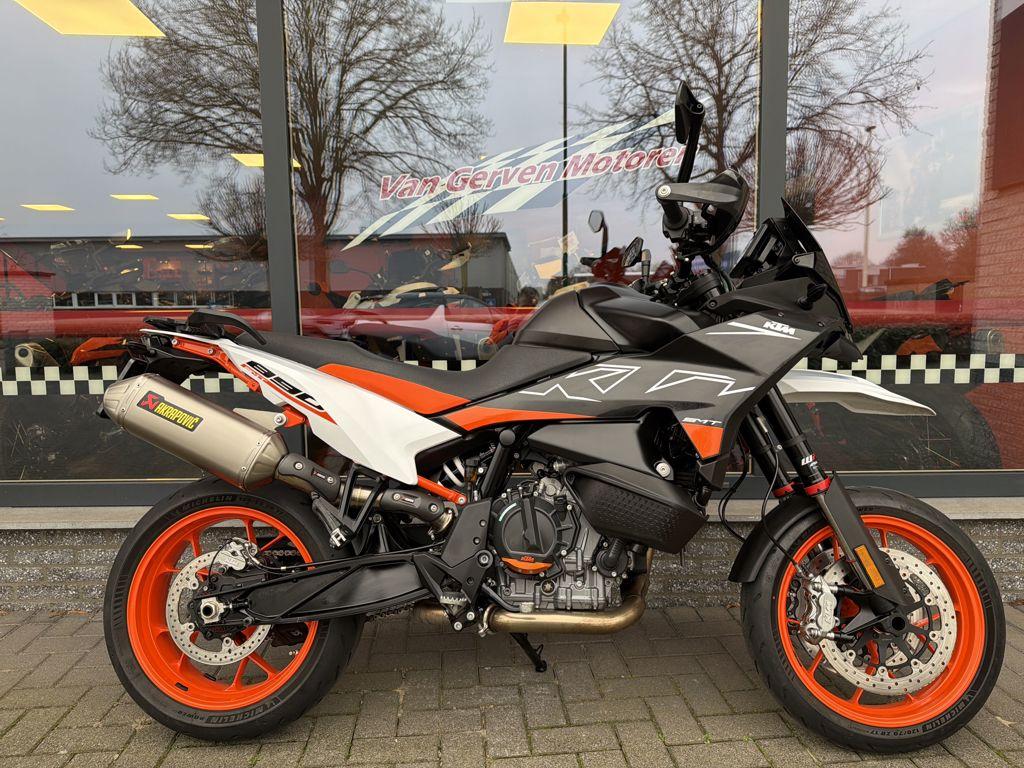KTM 890 SMT 2023, Bedrijf, SuperMoto