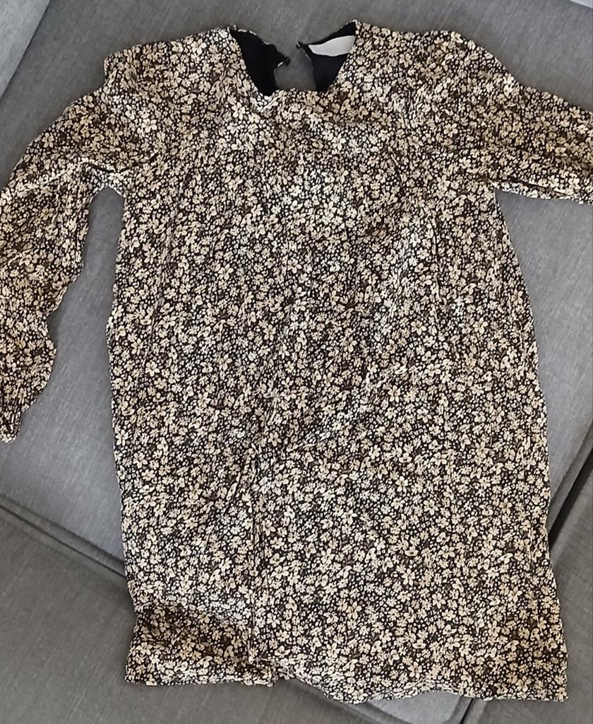 MANGO 140 Zwarte bloemenjurk met lange mouwen, Kleding | Dames, Jurken, Maat 38/40 (M), Zwart, Ophalen of Verzenden, Boven de knie