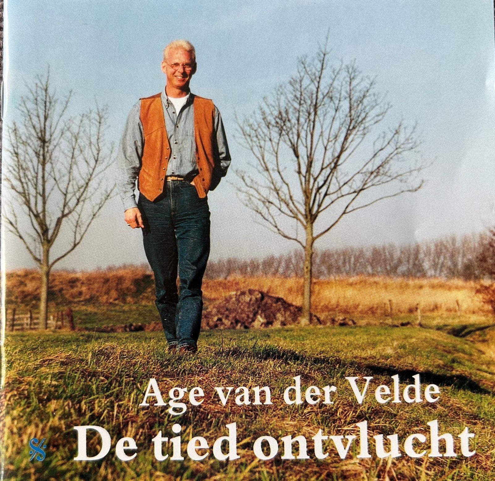 Age van der Velde - De tied ontvlucht - groningen dialect, Ophalen of Verzenden, Zo goed als nieuw, Streekmuziek
