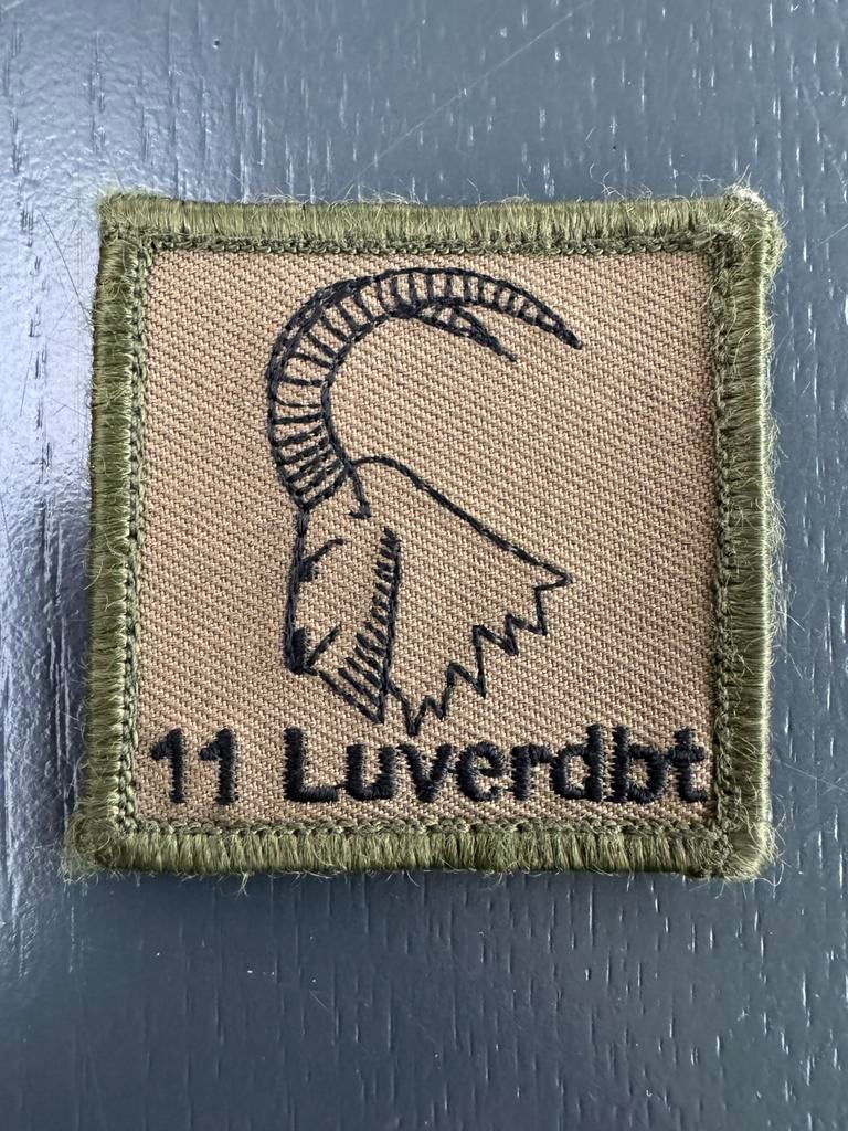 KL borstembleem 11Luverdbt, Verzamelen, Militaria | Algemeen, Ophalen of Verzenden, Landmacht, Nederland, Embleem of Badge