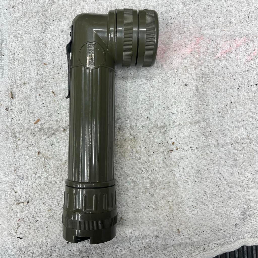 Vintage Militaire Zaklamp - Groen, Hoekmodel, Ophalen of Verzenden, Gebruikt, Batterij