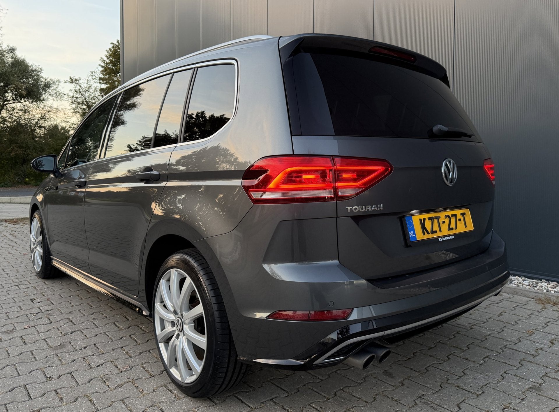 Volkswagen TOURAN 1.4 TSI 150PK 7p R-LINE, Auto's, Voorwielaandrijving, Dealer onderhouden, Gebruikt, Euro 6