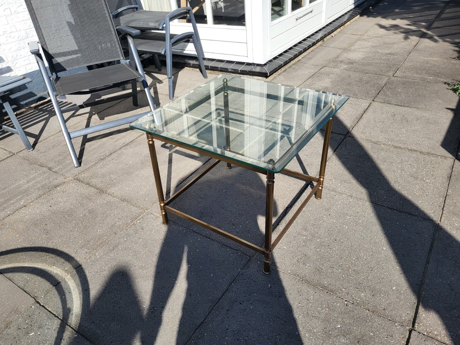 Glazen bijzettafel met messing frame, Minder dan 45 cm, Minder dan 55 cm, Gebruikt, Vierkant