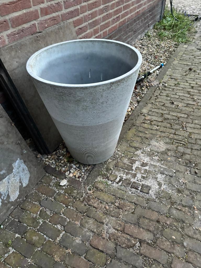 2 grote bloempot grijs kunststof 56cm hoog en 50cm doorsn, Tuin en Terras, Kunststof, Gebruikt, 40 cm of meer, Rond
