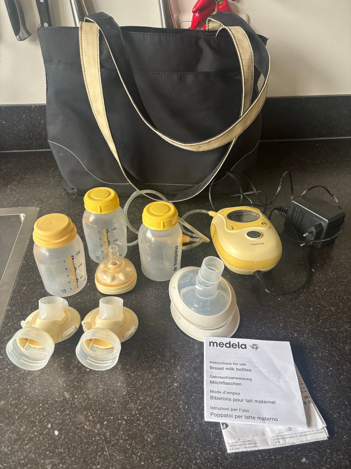 Medela Freestyle Borstkolf met accessoires en tas, Gebruikt, Medela, Borstkolf, Ophalen of Verzenden
