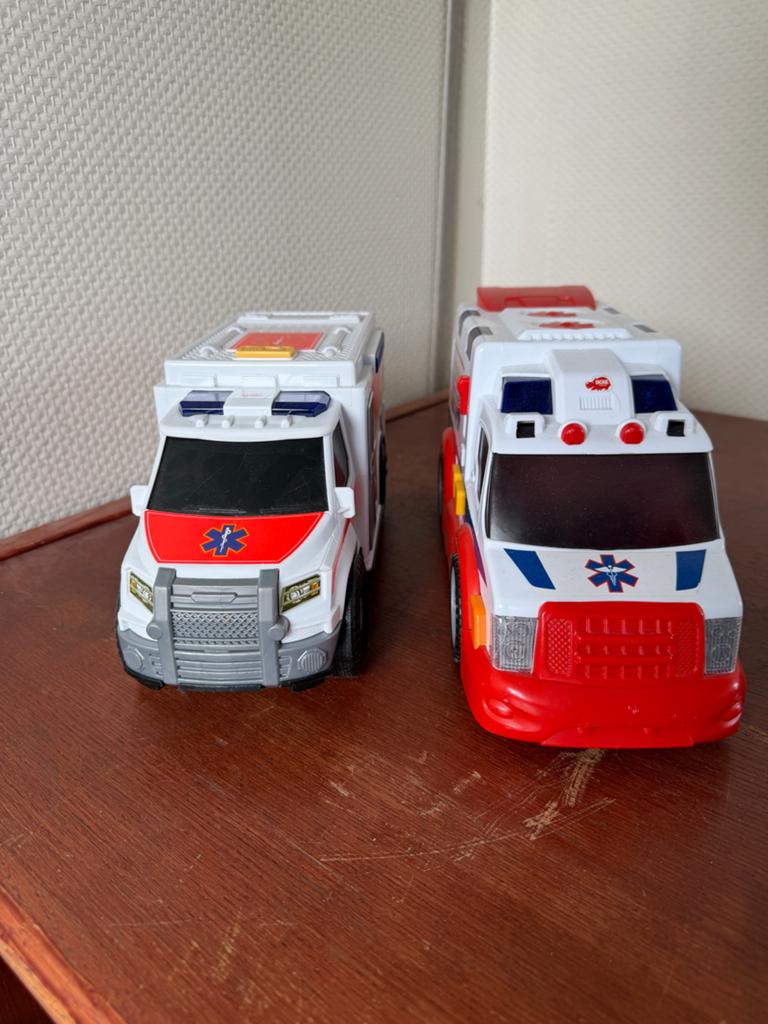 2 Bruder ambulances, Ophalen of Verzenden, Gebruikt