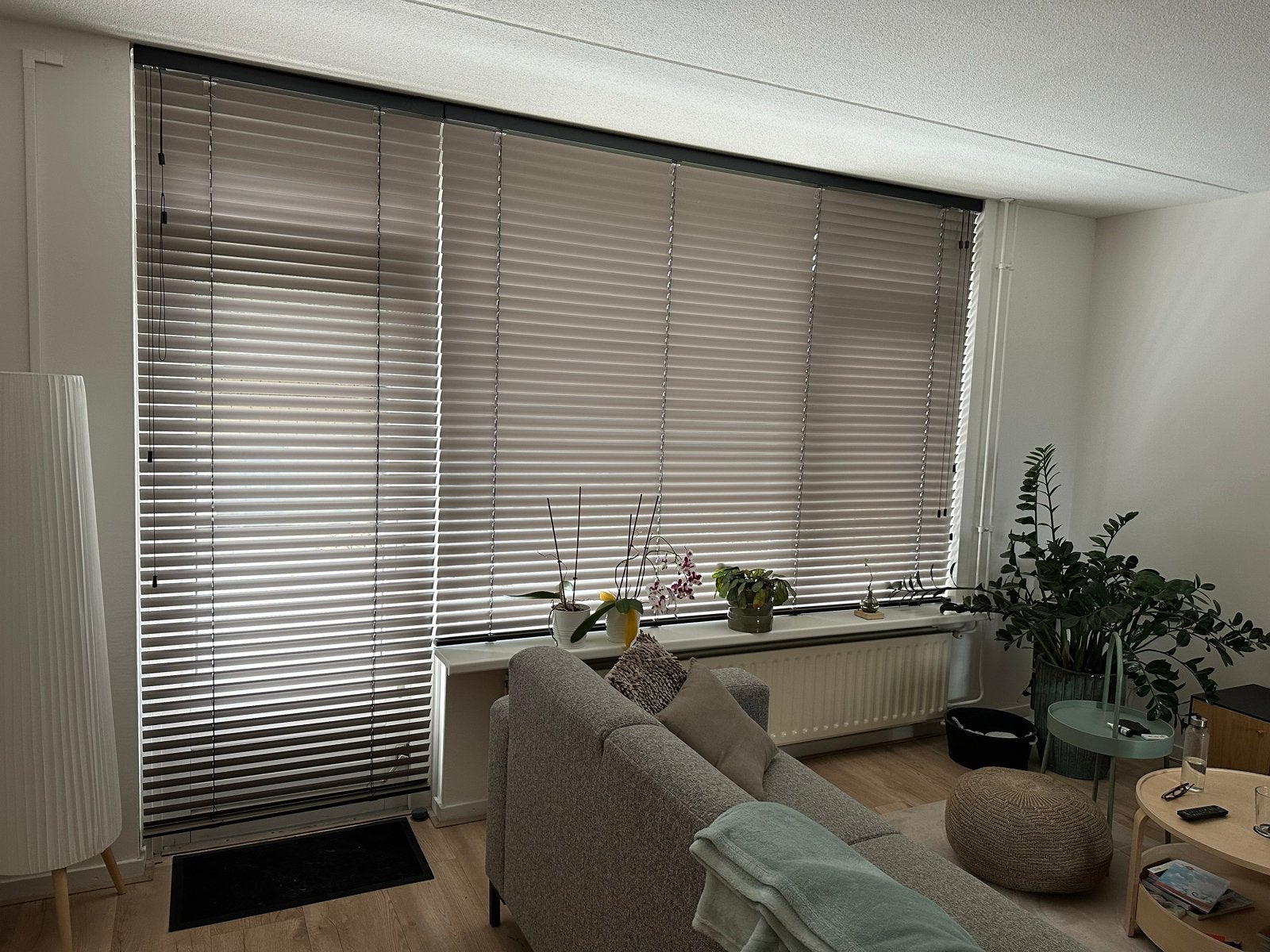Moderne jaloezieën, 50mm brede lamel, kleur taupe, Ophalen, Jaloezie, Gebruikt, Bruin
