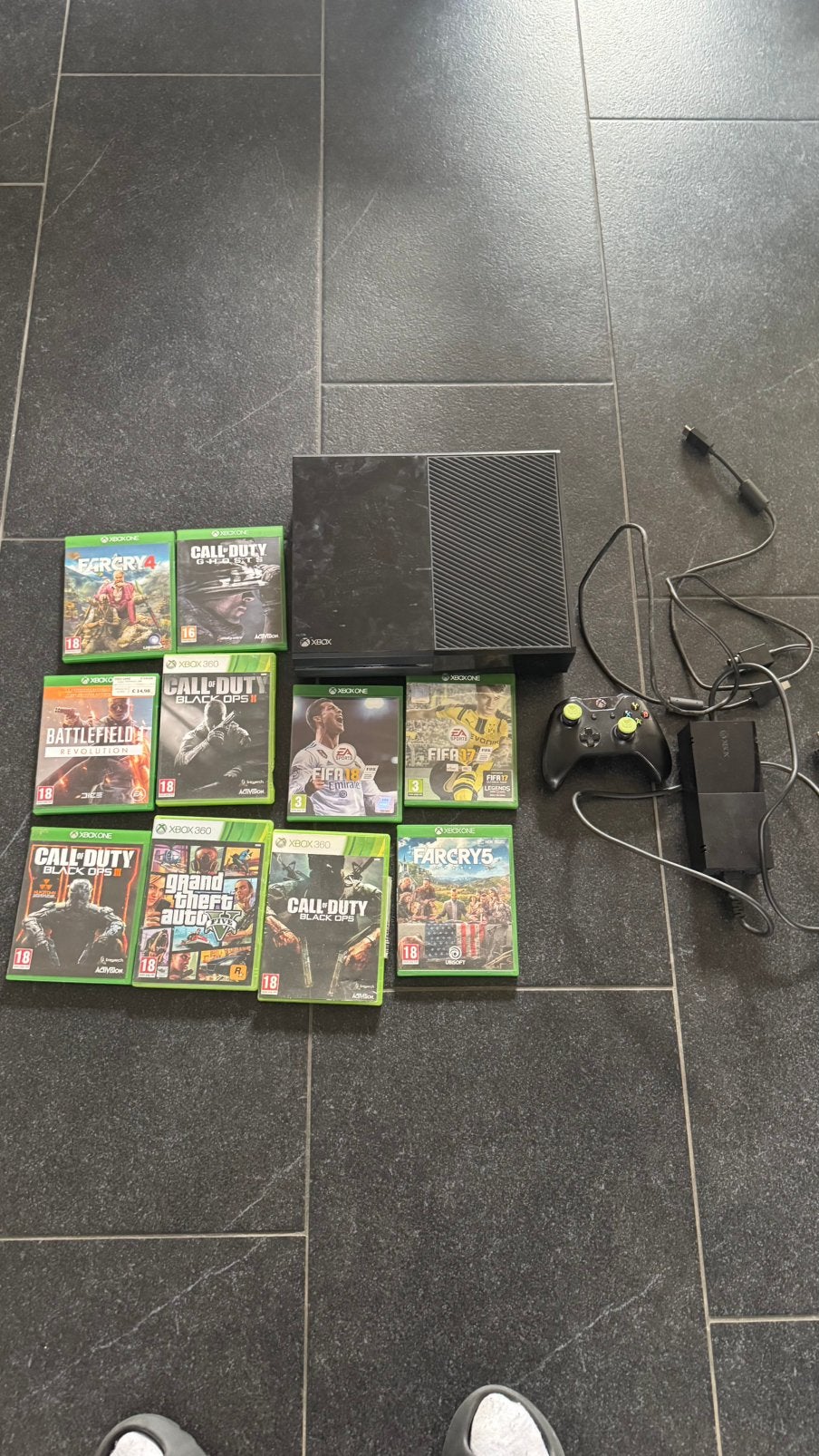 Xbox one dv spellen, Spelcomputers en Games, Ophalen of Verzenden, Zo goed als nieuw, 250 GB, Met 1 controller