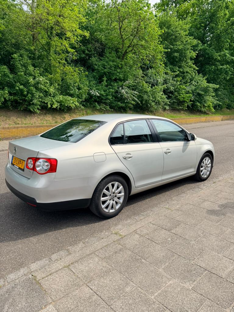 Volkswagen Jetta 1.4 TSI 90KW 2010 Grijs, Auto's, Volkswagen, Particulier, Jetta, Benzine, B, Sedan, Handgeschakeld, Origineel Nederlands