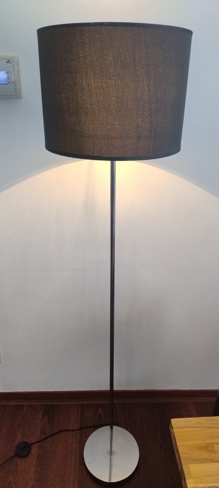 Staande lamp met zwarte kap, Huis en Inrichting, Ophalen, Gebruikt, Textiel, 150 tot 200 cm