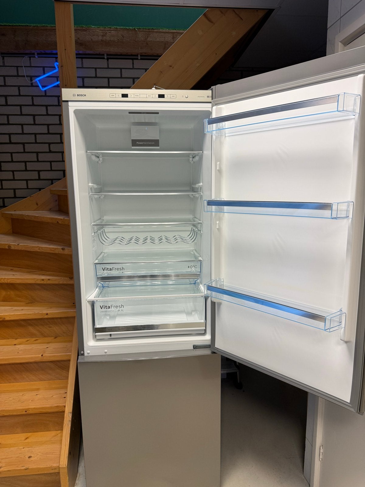Bosch Koel-vriescombinatie KGE49AICA/08 - VitaFresh, PowerVe, Ophalen, Gebruikt, 200 liter of meer, 60 cm of meer