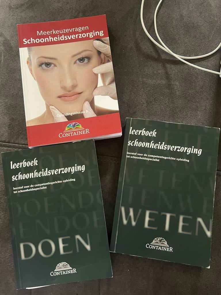 Set studieboeken Schoonheidsverzorging, Boeken, Ophalen of Verzenden, Zo goed als nieuw, Overige uitgevers
