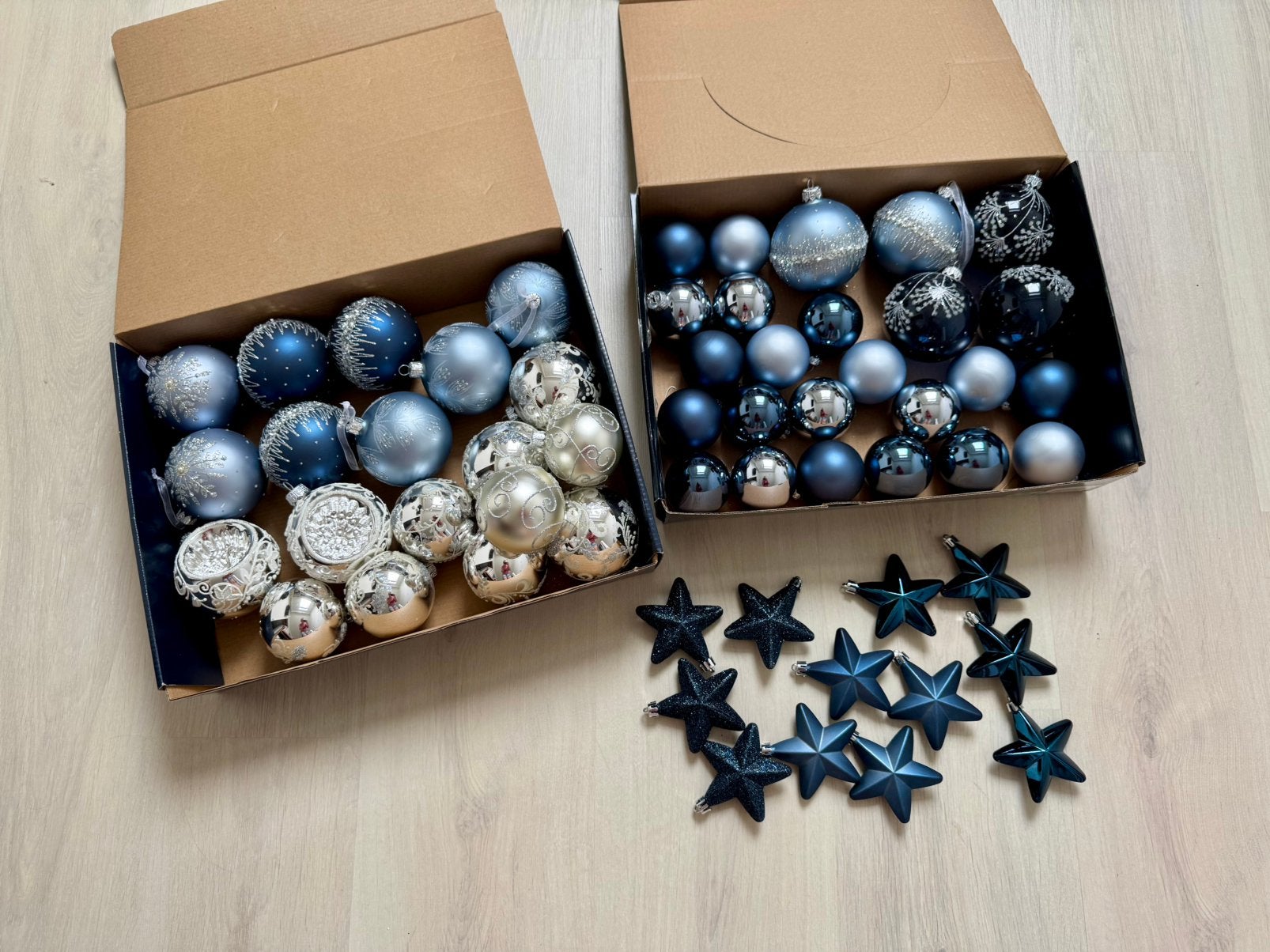 Blauwe en zilveren kerstballen van glas, Diversen, Kerst, Ophalen, Zo goed als nieuw