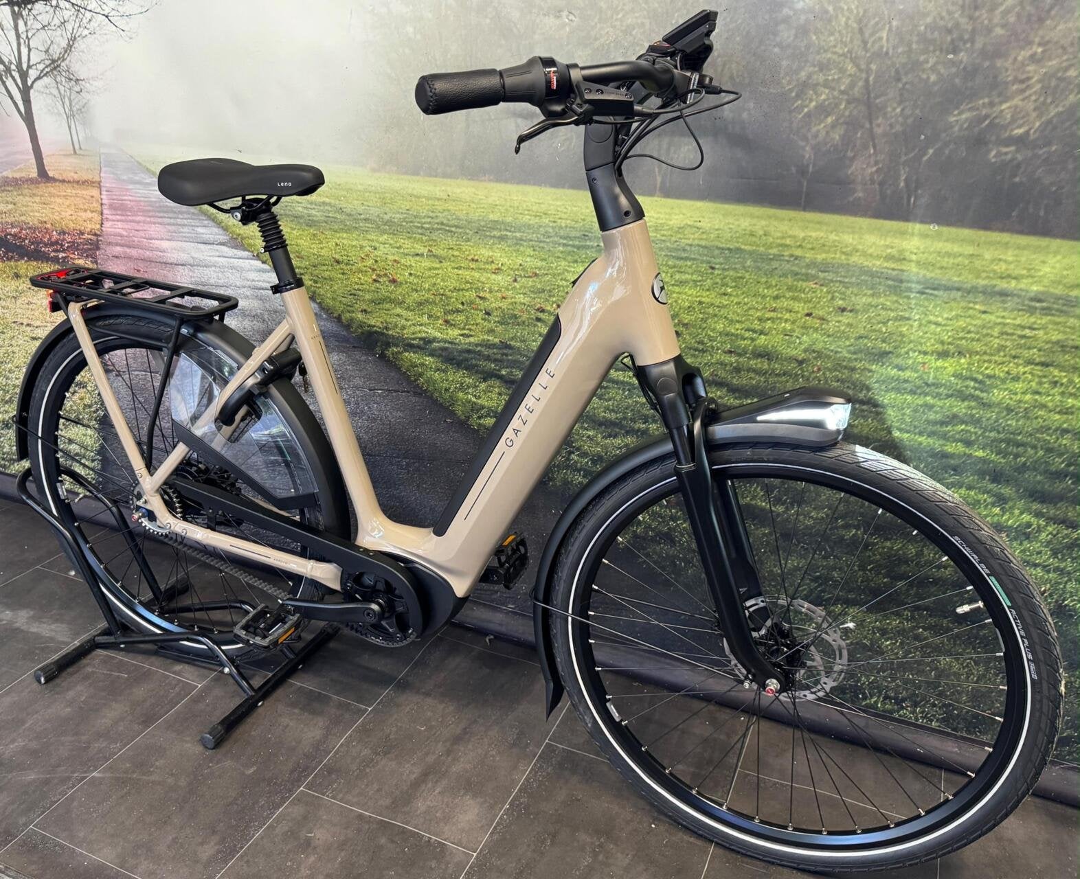 Gazelle Grenoble C5 2026 | NIEUW | 600Wh | Kiox 300 | 3499,-, Fietsen en Brommers, Koninklijke Gazelle N.V., Wilhelminaweg 8 6951 BP Dieren Nederland