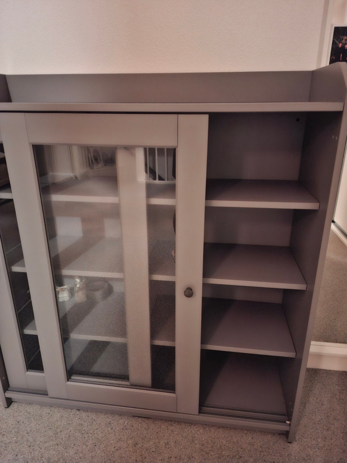 Grijze kast met glazen schuifdeuren - IKEA, 100 tot 150 cm, Glas, 100 tot 150 cm, Ophalen of Verzenden