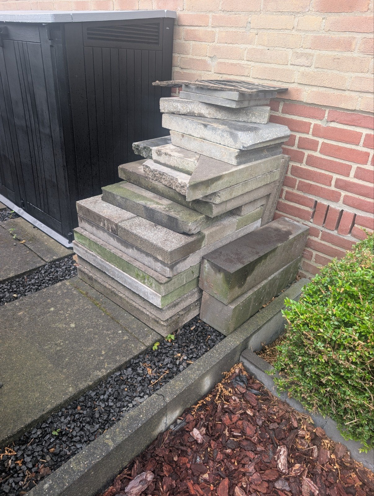 Gratis - Gebruikte terrastegels en opsluitbanden., Ophalen, Gebruikt, 10 m² of meer, Beton