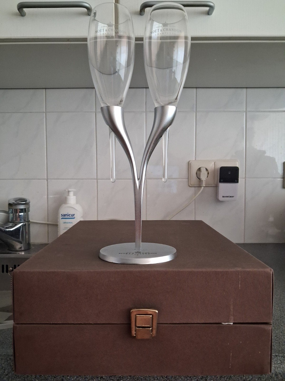 MOËT ET CHANDON COFFRET CHANDELIER ONTWERP PHILIPPE DI MÉO, Verzamelen, Ophalen of Verzenden, Zo goed als nieuw, Overige typen