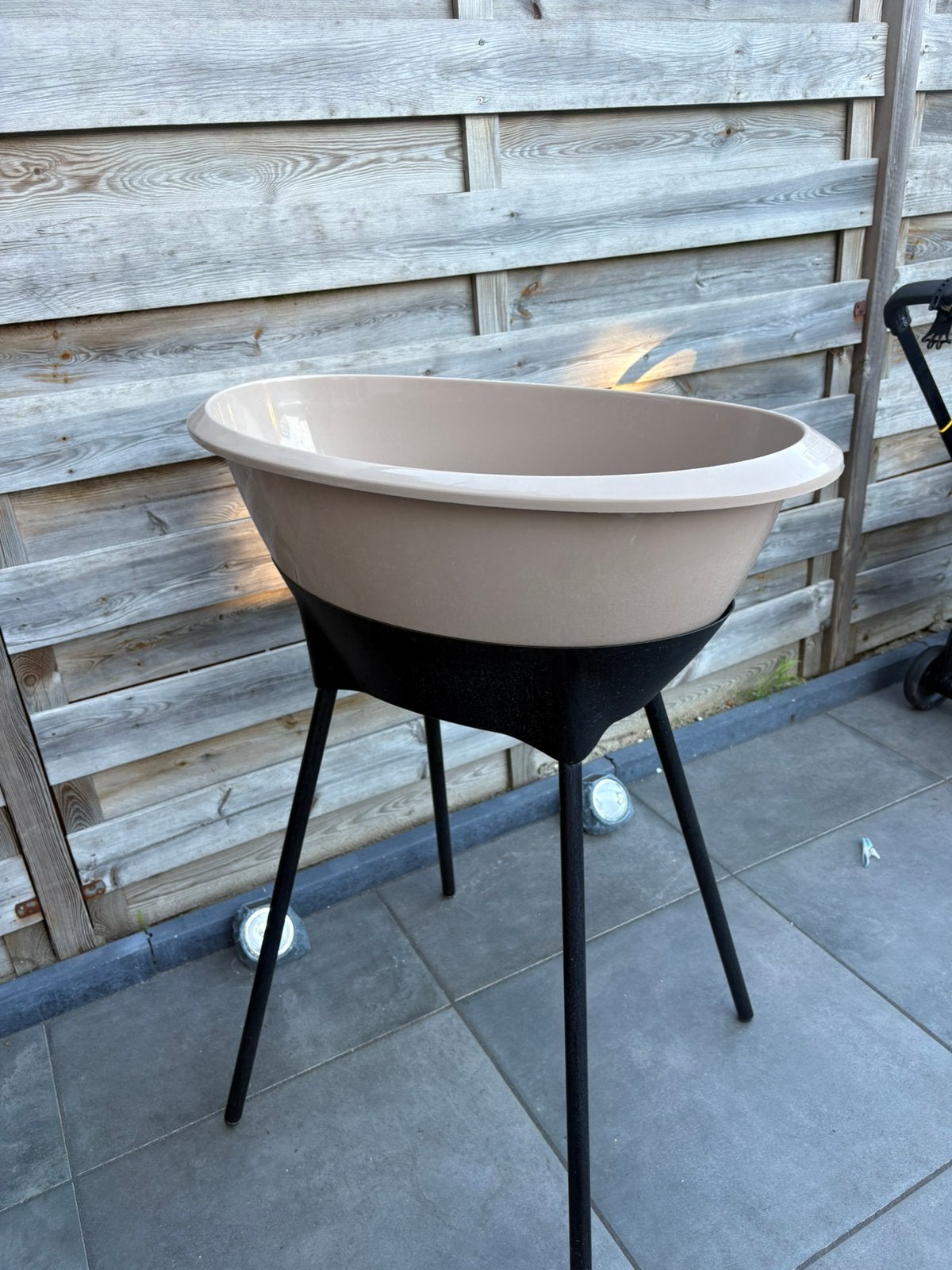 Luma baby bad met standaard beige/zwart zo goed als nieuw, Ophalen of Verzenden, Zo goed als nieuw, Badje