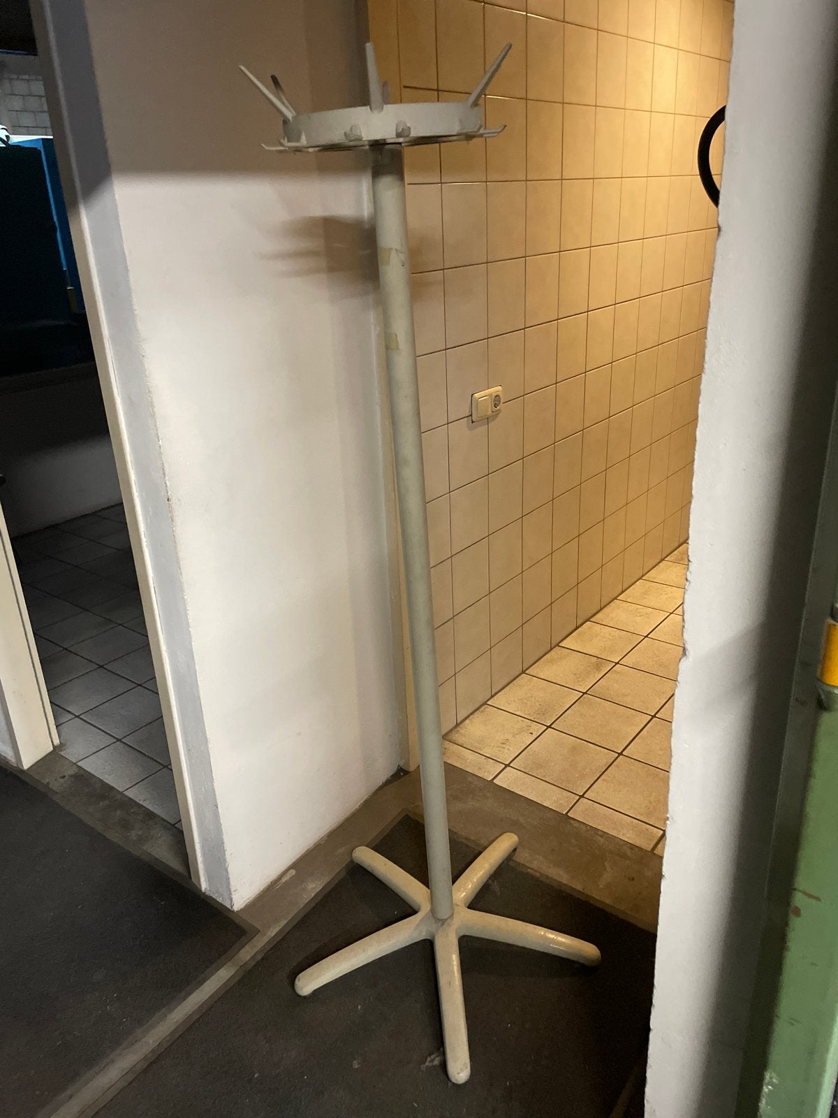 Solide staande kapstok met draaiende kroon, 175 cm hoog, Ophalen, Gebruikt, Metaal, Staande kapstok